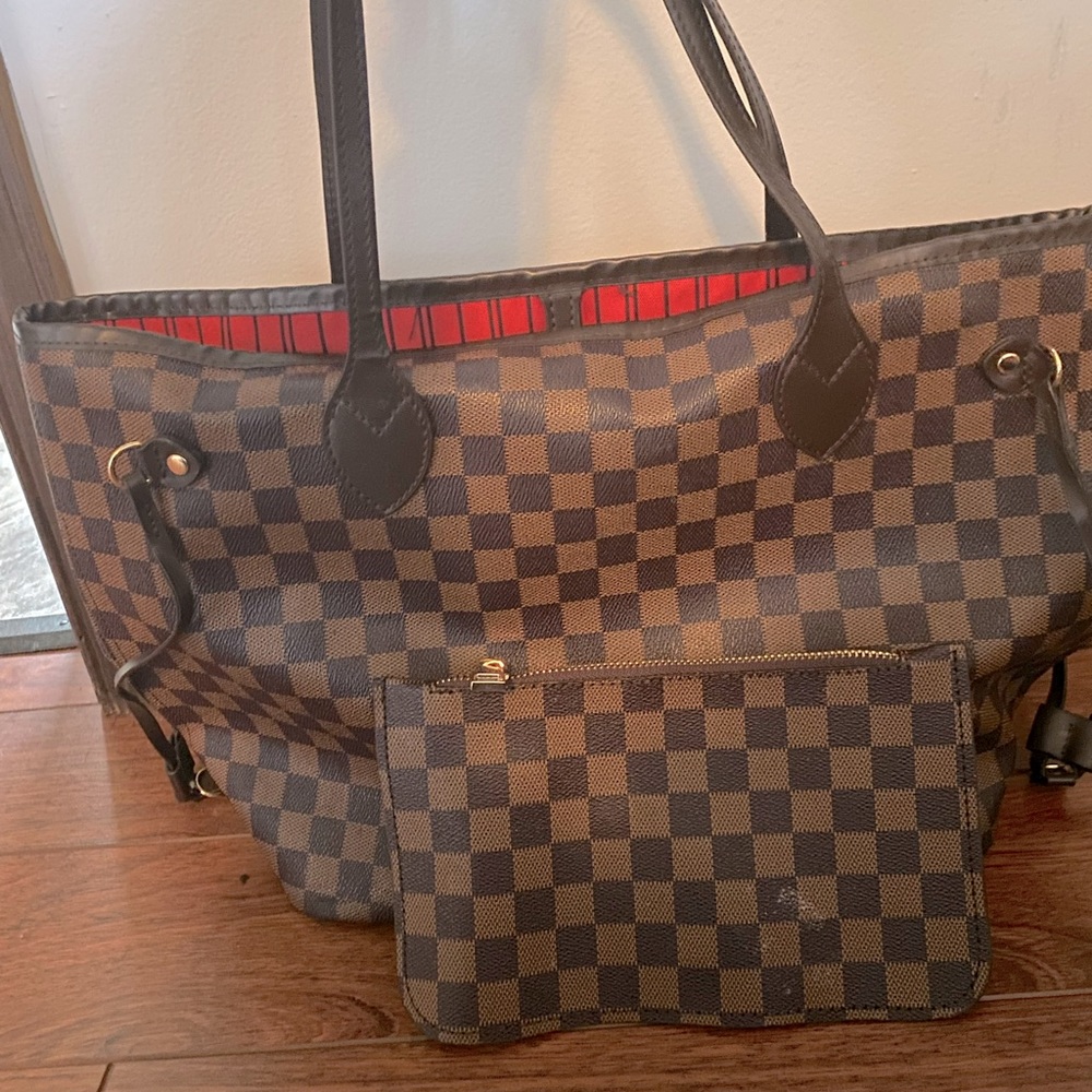 Yuxiang Piju purse and clutch.